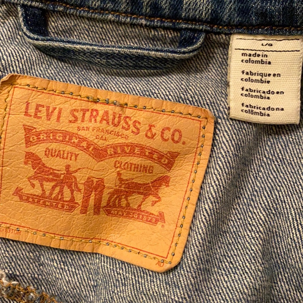 Levi’s Ladies Trucker Style Jean Jacket - Picture 3 of 12